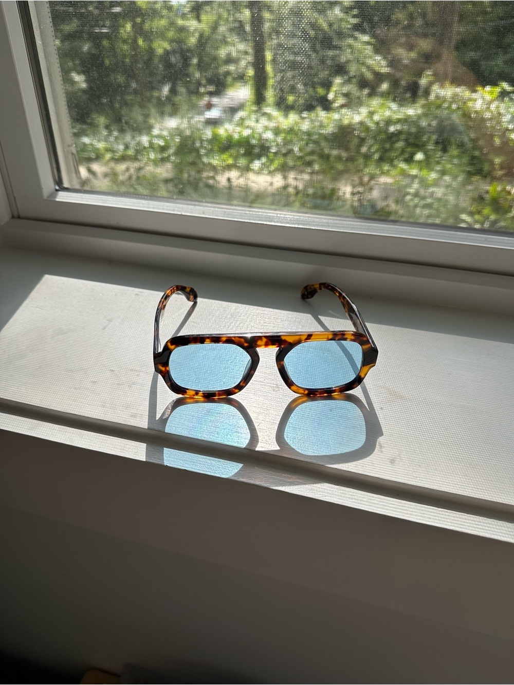 Elisa Johnson Jane sunglasses in Brown Tortoiseshell with Blue Lenses - Picture 2 of 8